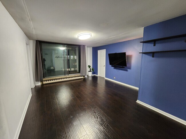 Living Room - 345 N Canal St