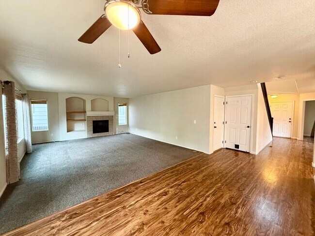 Building Photo - Stunning 4 bedroom/ 2.5 bath home with 2 car Attached Garage in Fort Collins, Colorado