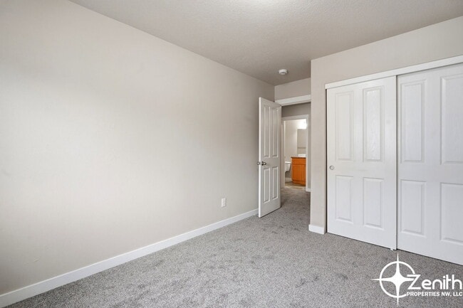 Building Photo - 5616 NE 74th Ct