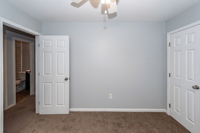 Building Photo - 3 Bedroom 2.5 Bath Condo in Parsonage Poin...