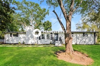 Building Photo - 4 Bedroom Pet-Friendly Home in MADISON, TN with Main Street Renewal