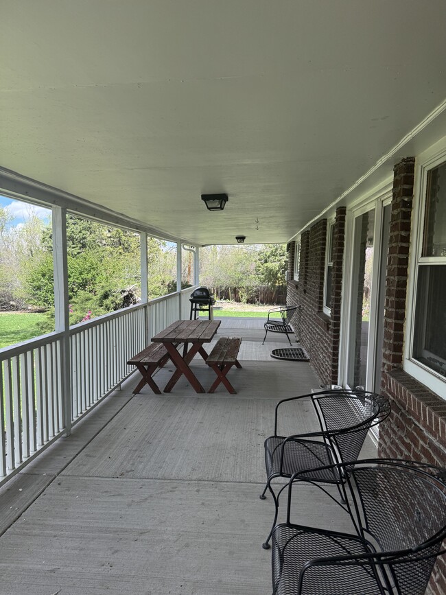 Building Photo - 3045 S Holly Pl