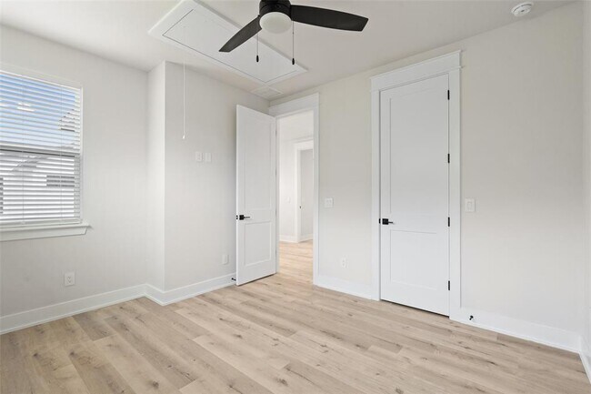 Building Photo - 2713 Bristol Dr