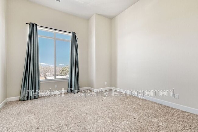 Building Photo - 305 Inverness Way S