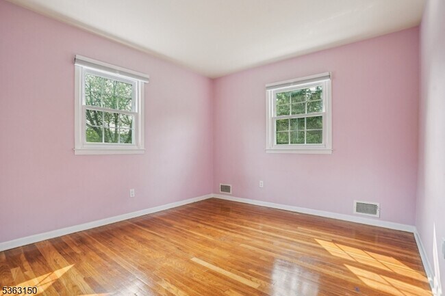 Building Photo - 20 Brookside Pl