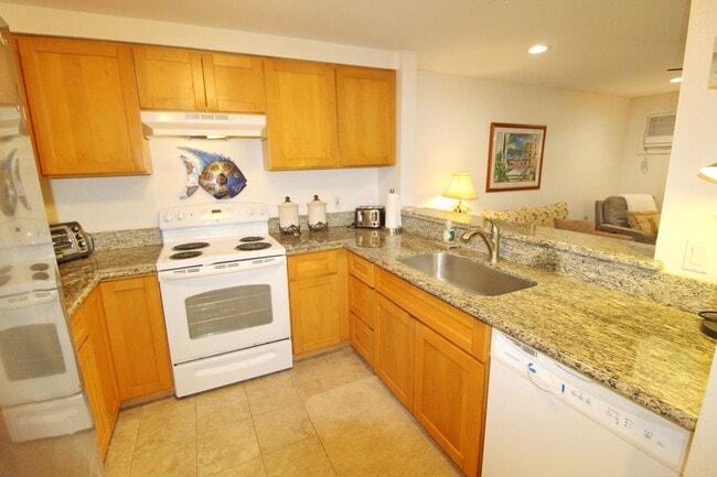 Building Photo - F-104 Kihei Shores Furnished 2 bed/2 full ...