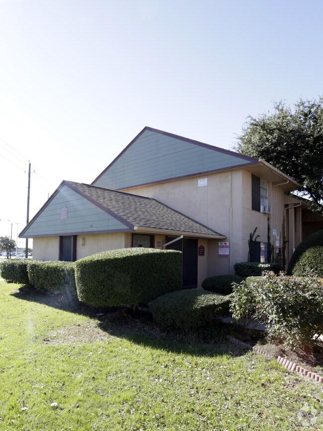 Leasing Office - Pebblebrook Apartments