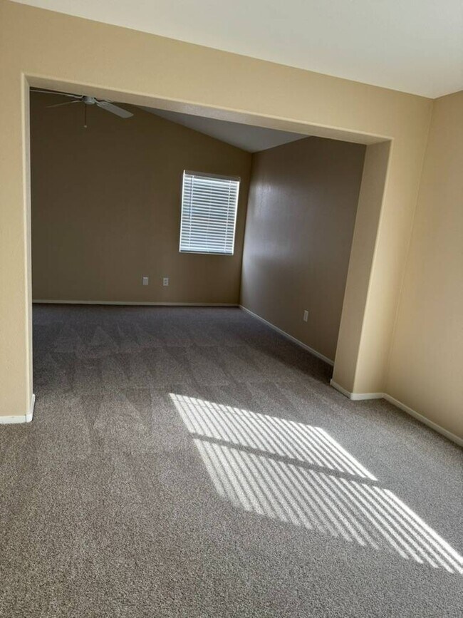 Building Photo - 2228 Cambridge Elms St