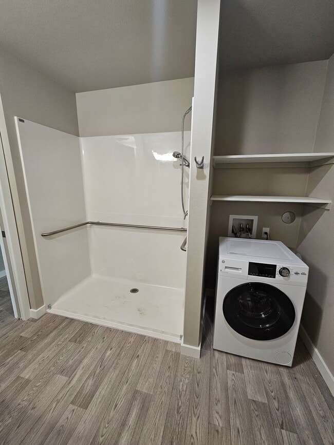 Building Photo - 2508001