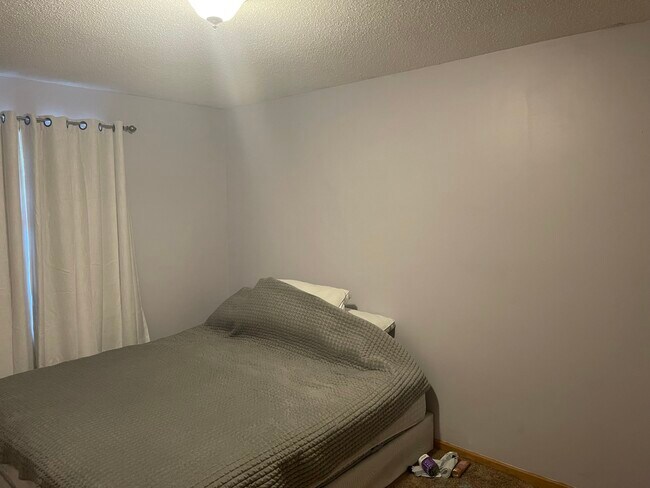 Building Photo - 1708 Pebble Ter
