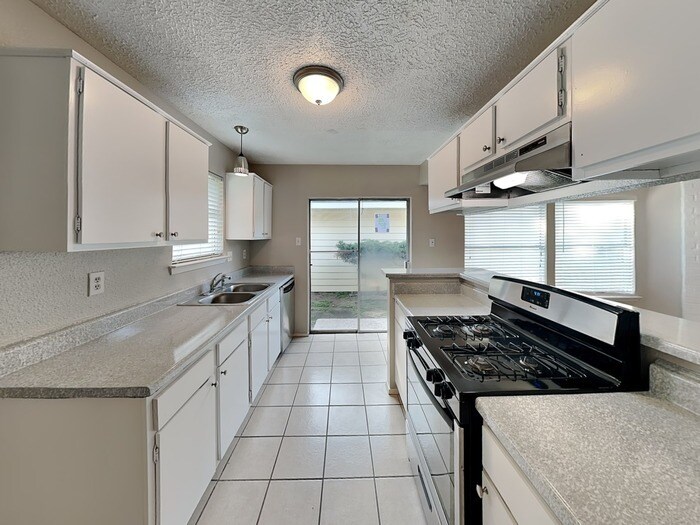 Building Photo - 9326 Golden Sunshine Dr