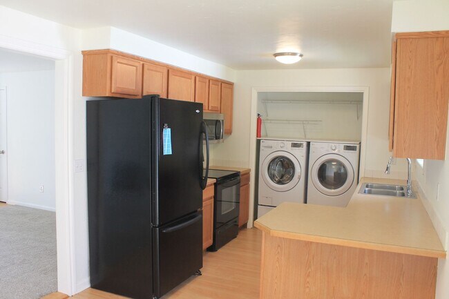Building Photo - Love the area you live ! Manitou Park area in South Boise Village!