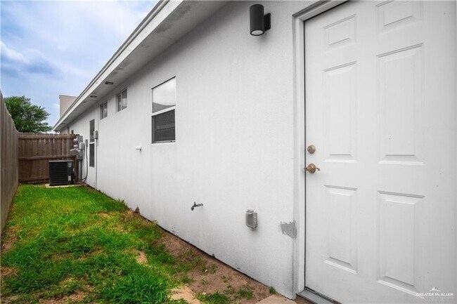 Building Photo - 2013 Stardust Ln
