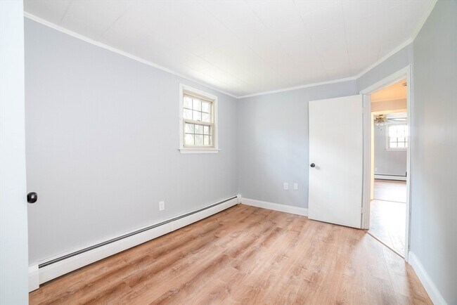 Building Photo - 6 Boston Dr