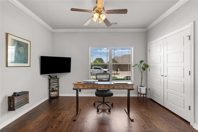 Building Photo - 5819 W Cane Hill Dr