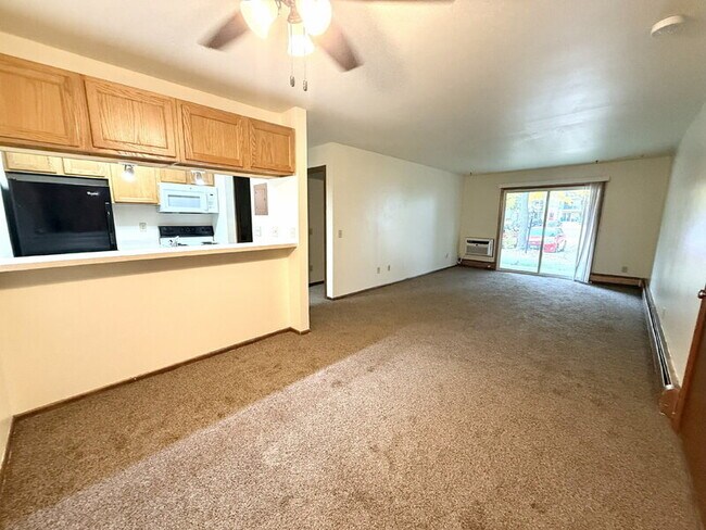Building Photo - 2404 Independence Ln