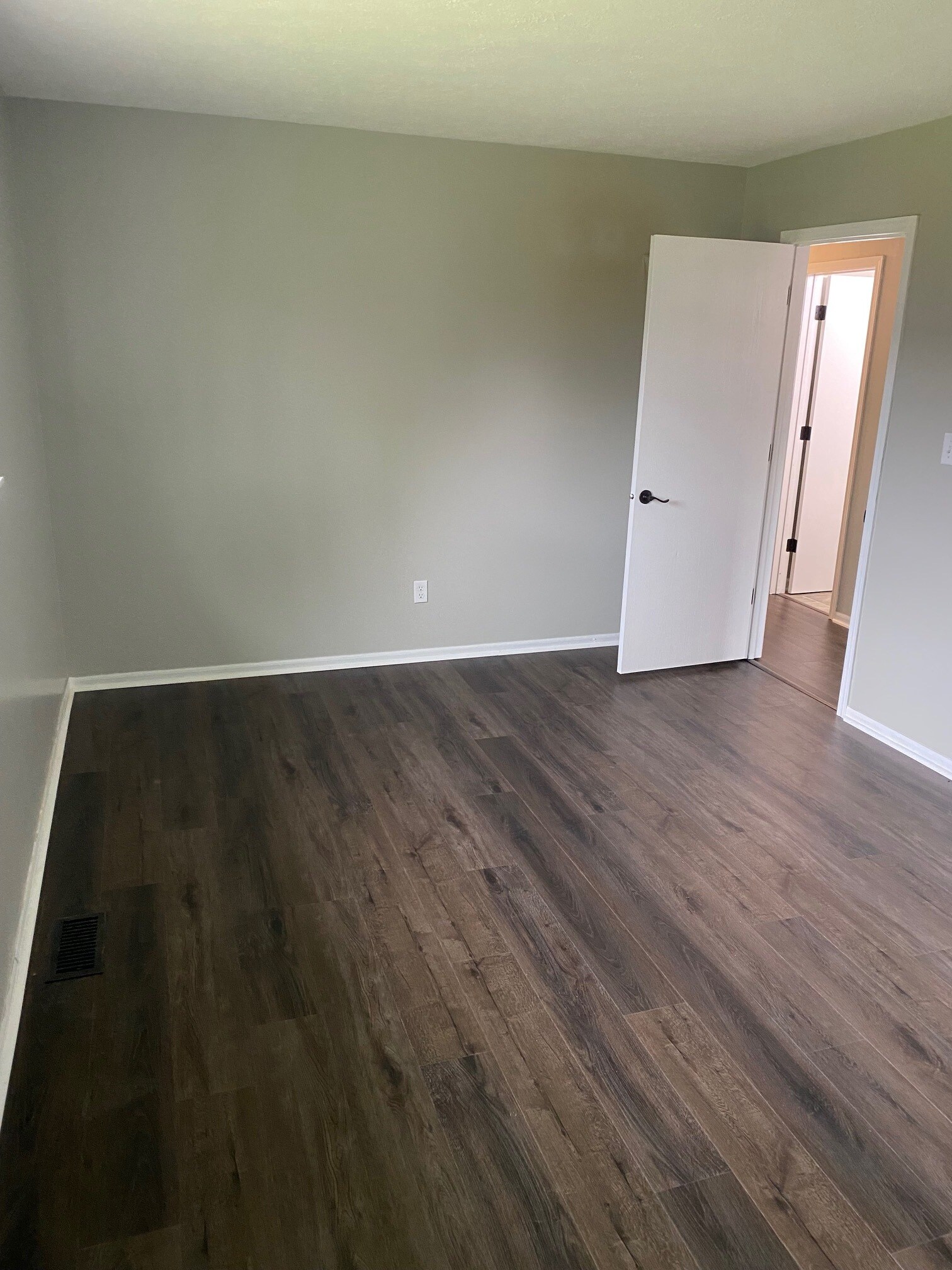 2nd bedroom - 1035 Pine St