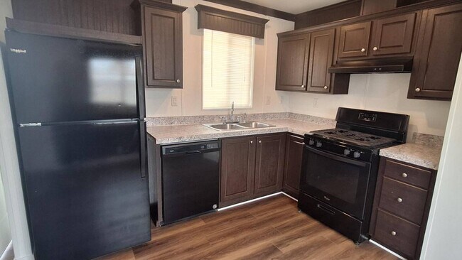 Building Photo - 1190 S Mojave Rd