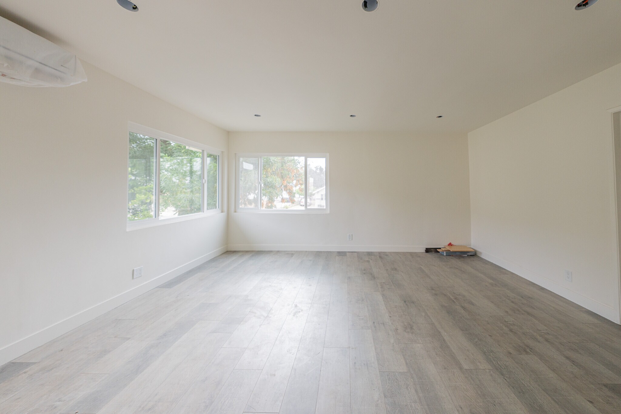 Building Photo - 10043 Haines Canyon Ave