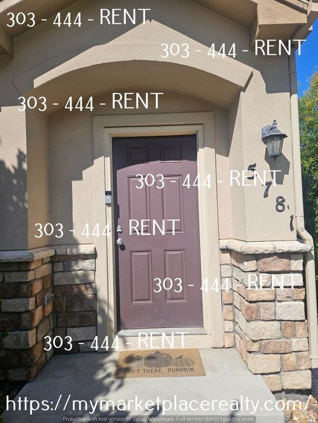 Primary Photo - Make this your new home in time for the ho...