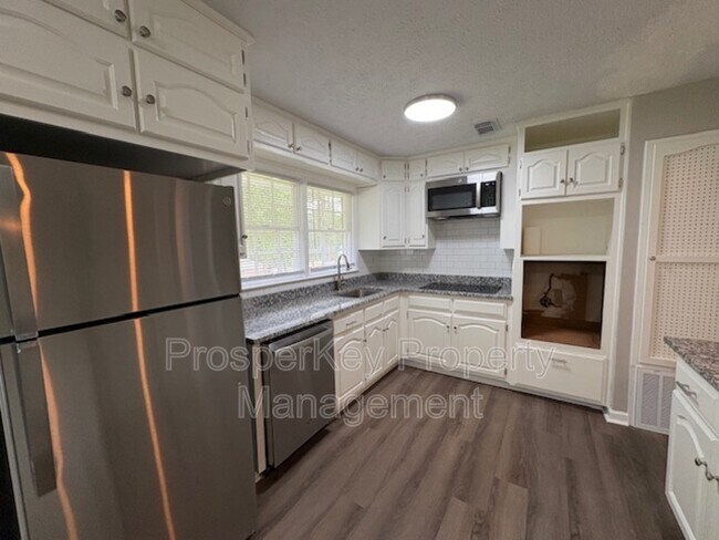 Building Photo - 5061 Thomason Ave