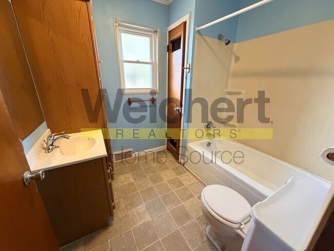 Building Photo - 4 bedroom, 3 bath country home