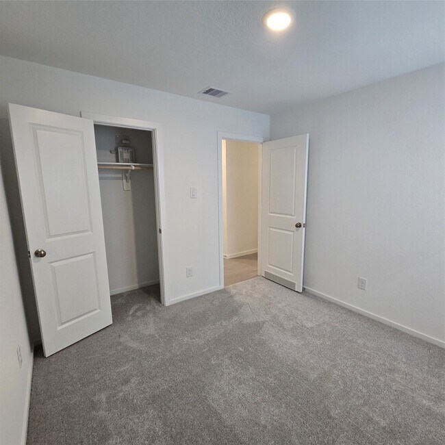 Building Photo - 28751 Texas Plns Dr