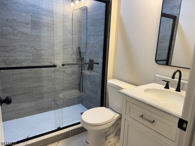 Building Photo - 188 Heckel St