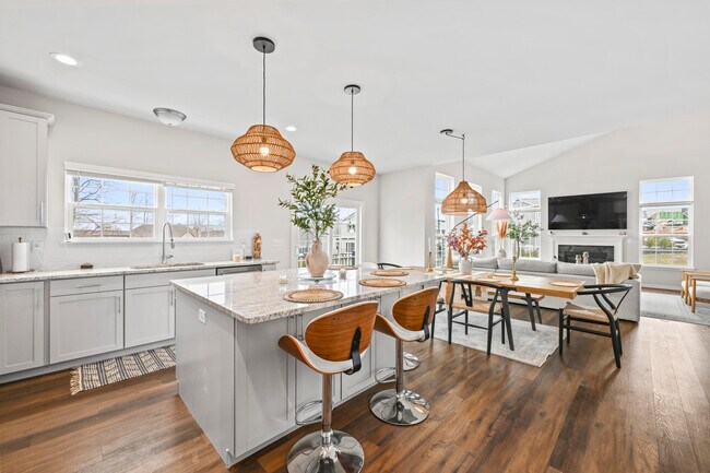 Building Photo - 1868 Forest View Ct