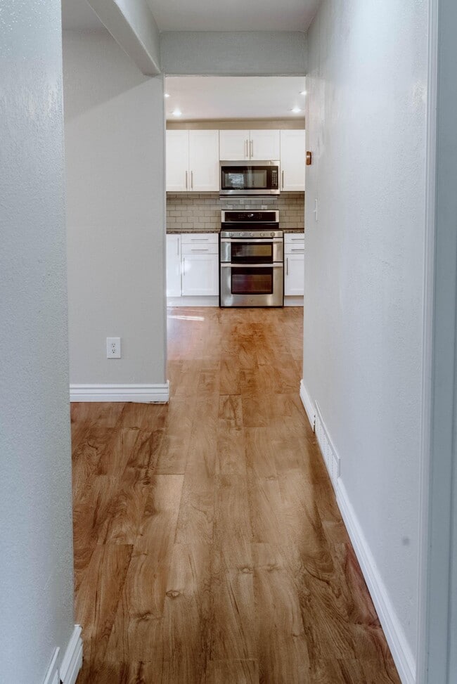 Building Photo - 620 W Willamette Ave