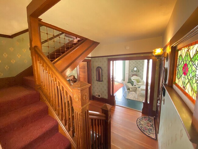 Building Photo - Pacific Grove Historical 3 Bed 2 Bath