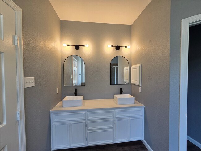 Building Photo - 5210 Benton Dr