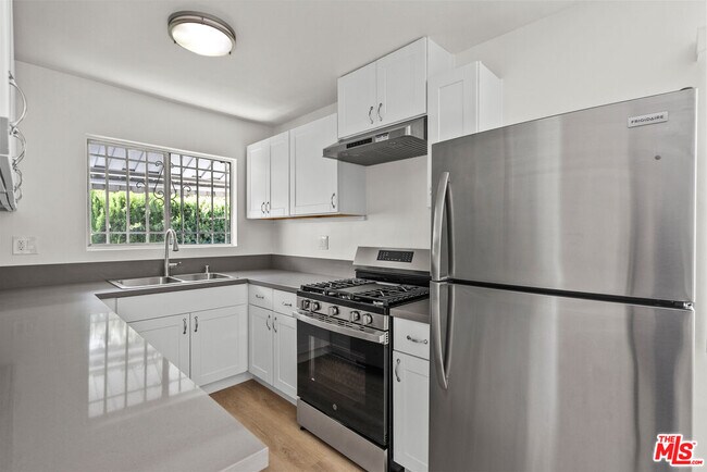 Building Photo - 628 Huntley Dr