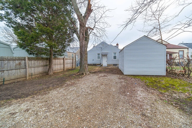 Building Photo - 1069 Fairwood Ave
