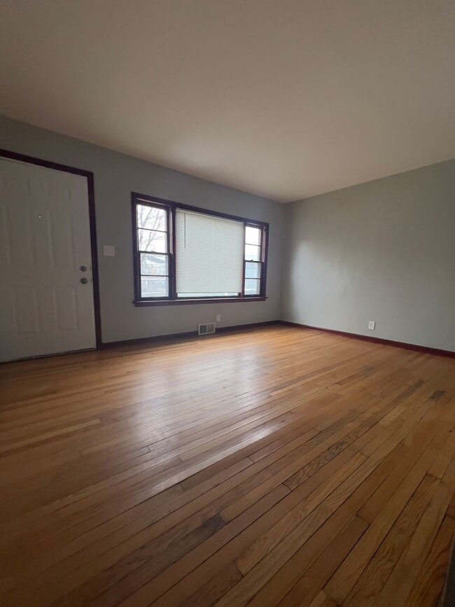 Building Photo - Beautiful  2 Bedroom House Available NOW in Burnham IL MUST SEE!!!