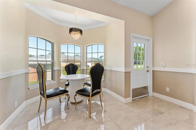 Building Photo - 2832 Rodeo Dr