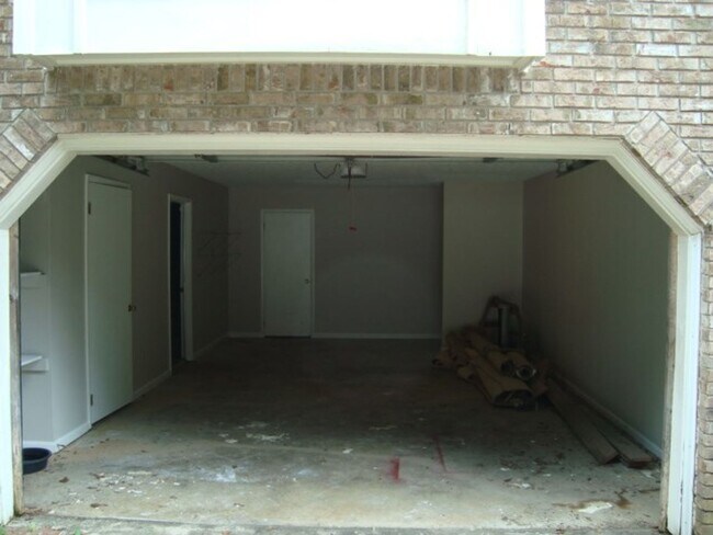 Building Photo - Three bedroom/2bathroom Condo available fo...