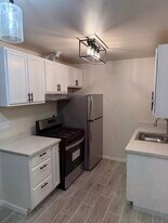 Building Photo - 5809 Alameda Ave