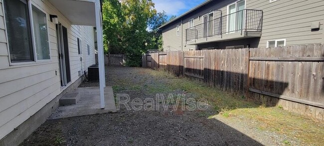 Building Photo - 1806 Medart Ln