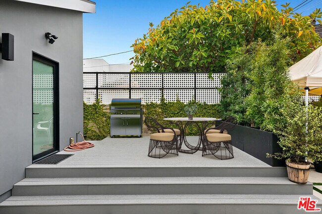 Building Photo - 1306 Cabrillo Ave