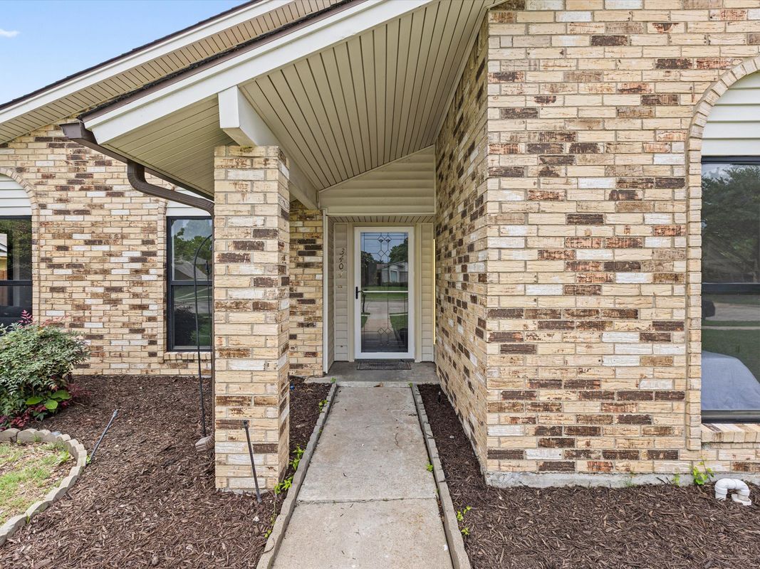 Building Photo - 3404 Newkirk Dr