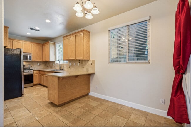 Building Photo - 3004 Portola Way