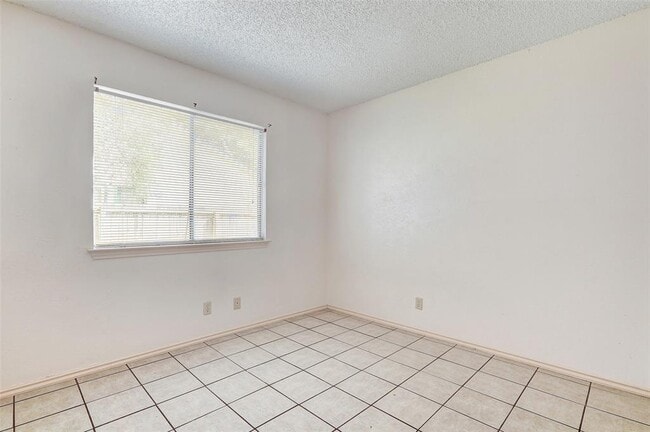 Building Photo - 8704 Clearbrook Trail