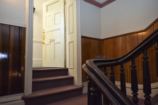 Building Photo - 3 Pine Terrace Rd