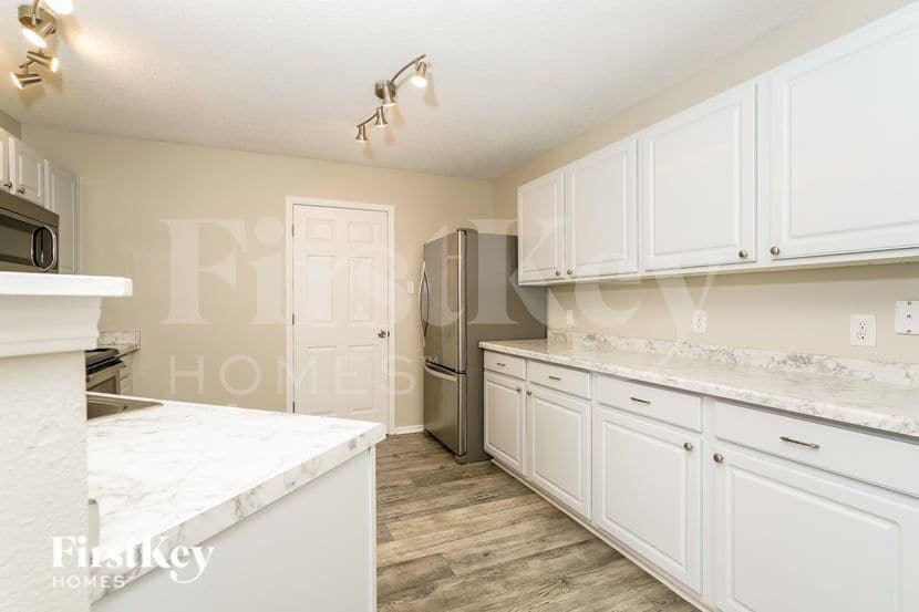 Building Photo - 6909 Maywood Cir