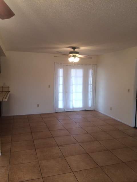 Building Photo - 3 BEDROOM HOME IN APPLE VALLEY