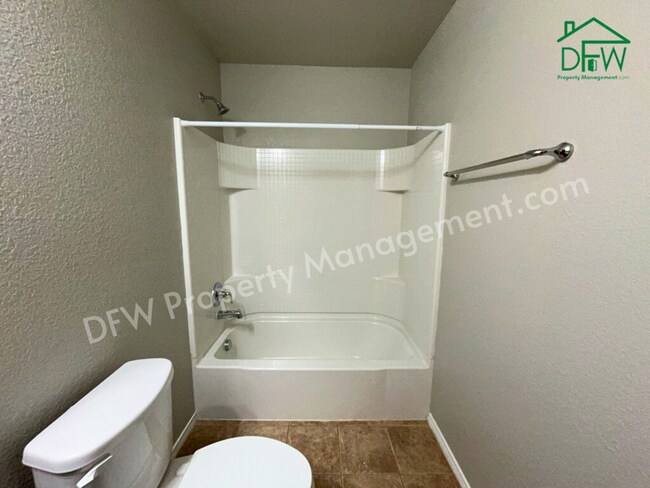 Building Photo - Spacious 4-Bedroom Home for Lease in Kelle...