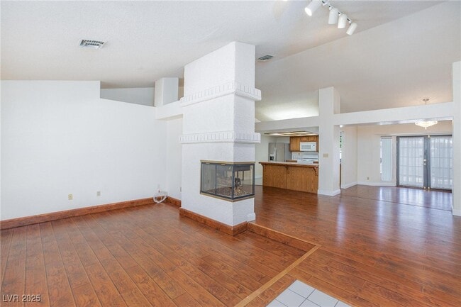 Building Photo - 6442 W Mesa Vista Ave