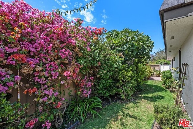 Building Photo - 17157 Avenida De Santa Ynez