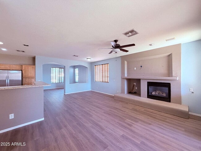 Building Photo - 2061 E Bellerive Pl